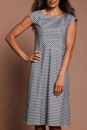 Model Amanda wearing size 10 of The Cotton Stretch Gingham Dress in colour Gingham (Black), from the front, cropped image