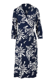 Product shot of The Printed Wrap Dress in colour Navyfleur (Blue), from the front