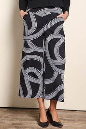 Model Madelinec wearing size 10 of the The Printed Stretch Wide Leg Culotte – Contour in colour Contour, in a cropped view