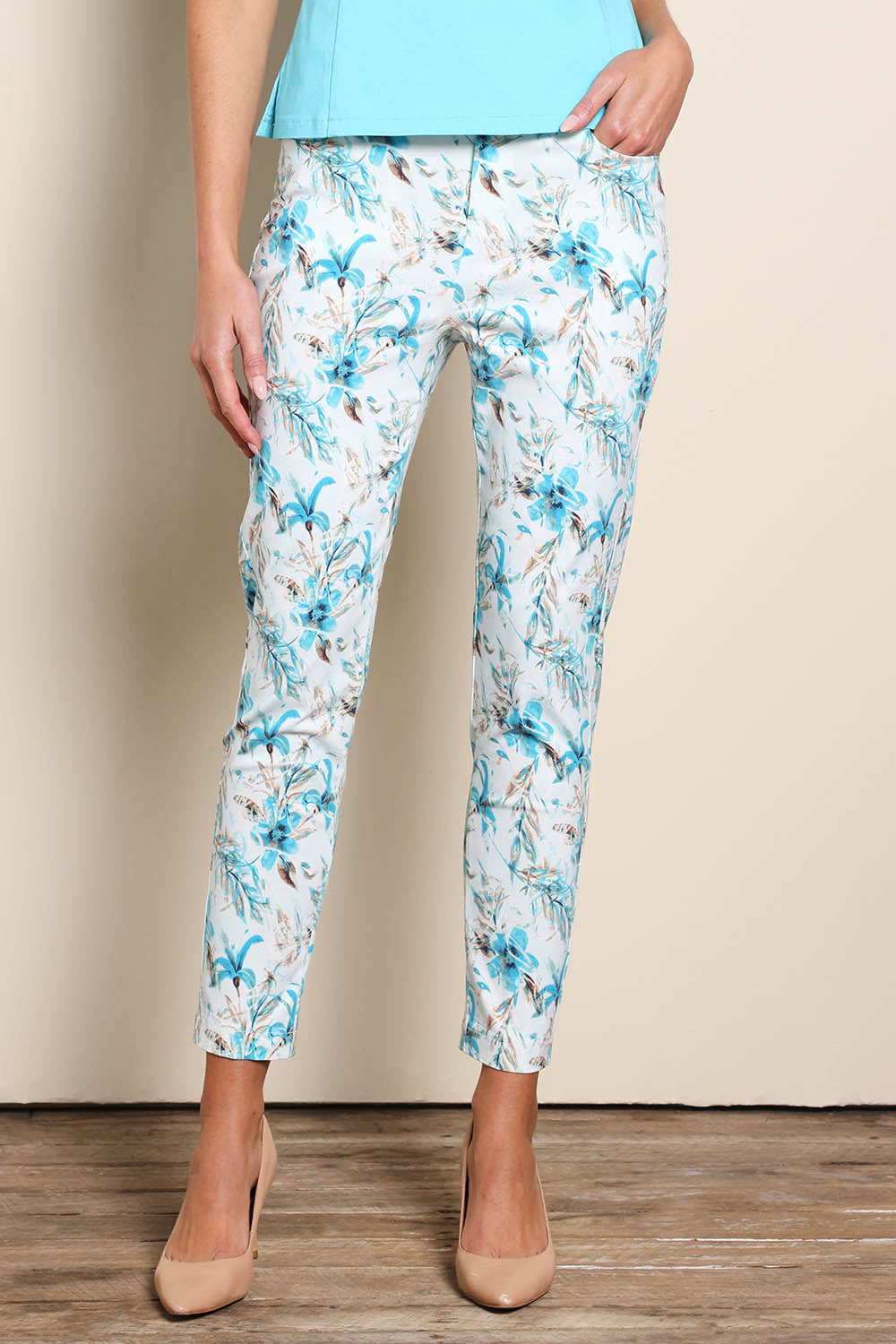 Model Madelinec wearing size 10 of the The Printed Stretch Pocket Pant – Aquafleur in colour Aquafleur, from the front