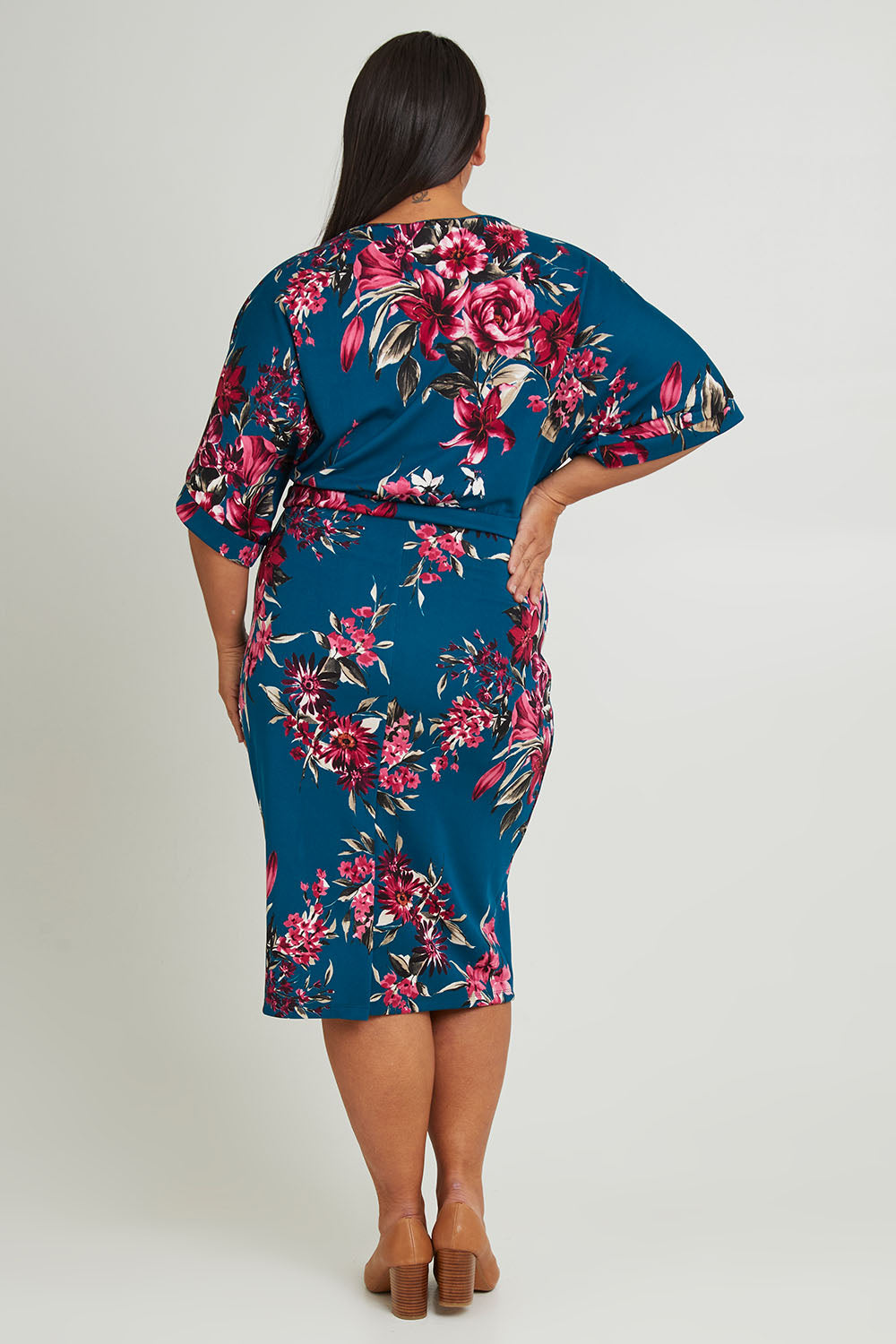 Model Ashleigh wearing size 16 of The Printed Kimono Sleeve Pencil Dress in colour Tealtropic (Blue), from the back