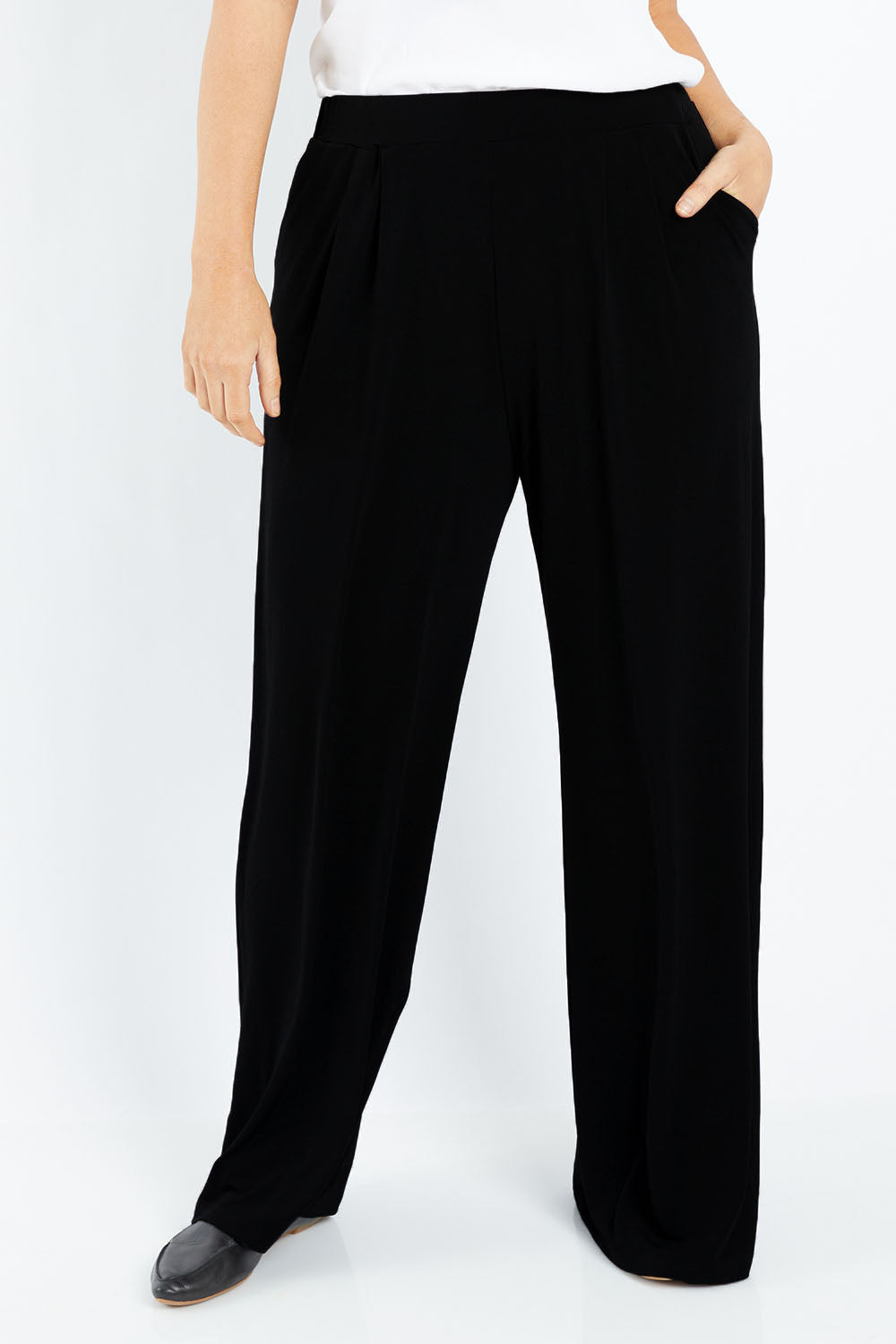 Model Laura wearing size 12 of the Belle Wide Leg Pant in colour Black (Black), from the front, cropped image