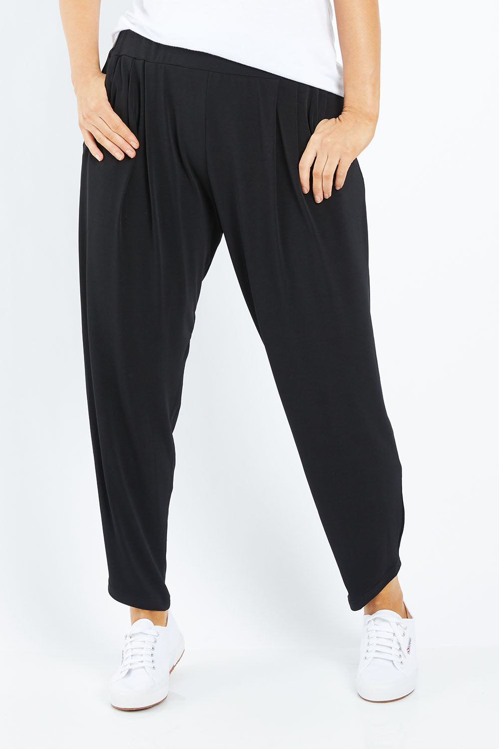 Model Laura wearing size 12 of the Belle Taper Pant in colour Black (Black), from the front, cropped image