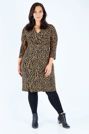 Model Lauren wearing size 16 of the Belle Legging in colour Black (Black), from the front, showing the whole outfit