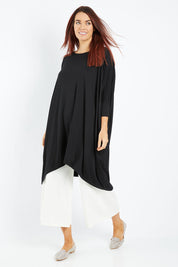 Model Laura wearing size M of the Belle Essential Throw Over in colour Black (Black), from the front, showing the whole outfit
