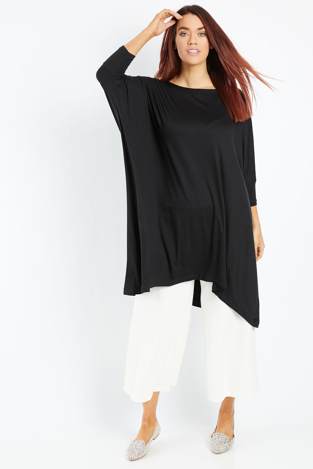 Model Laura wearing size M of the Belle Essential Throw Over in colour Black (Black), from the front, showing the whole outfit