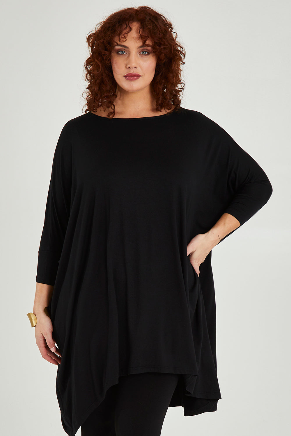 Model Maddy wearing size L of the Belle Essential Throw Over in colour Black (Black), from the front, cropped image