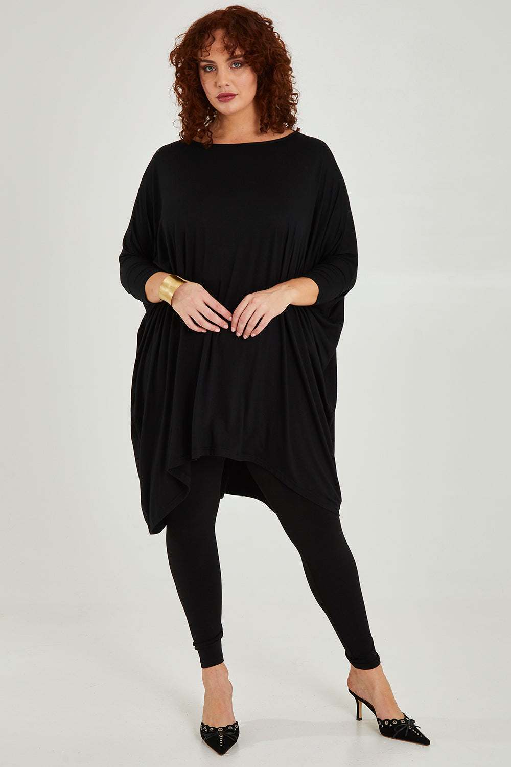 Model Maddy wearing size L of the Belle Essential Throw Over in colour Black (Black), from the front, showing the whole outfit