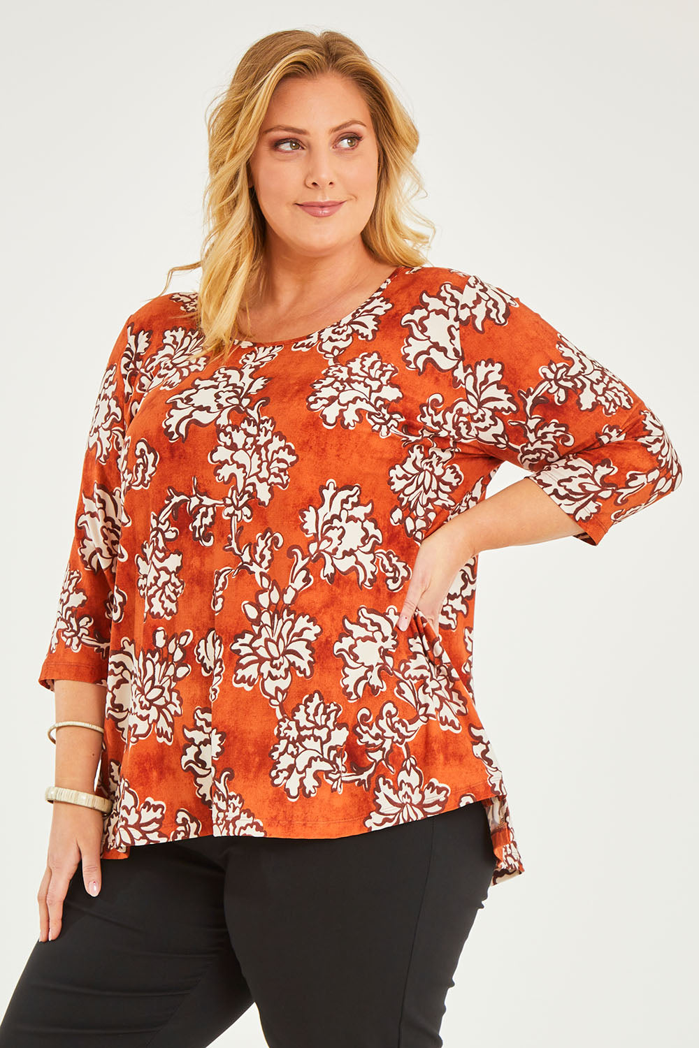 Model Caitlin wearing size 20 of the Belle High Low Tee Shirt in colour Rustfloral, from the front, cropped image
