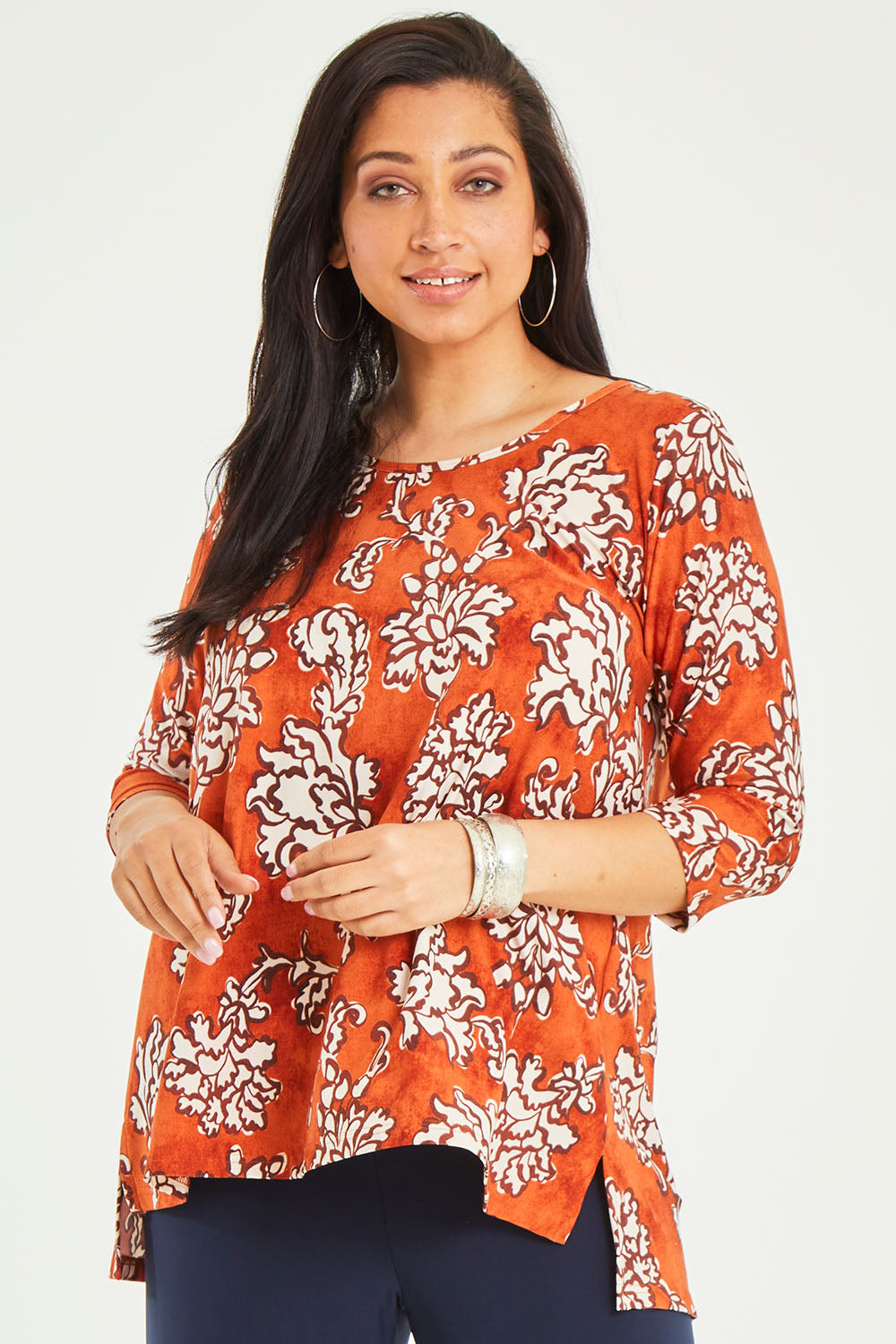 Model Terri-Leigh wearing size 14 of the Belle High Low Tee Shirt in colour Rustfloral, from the front, cropped image