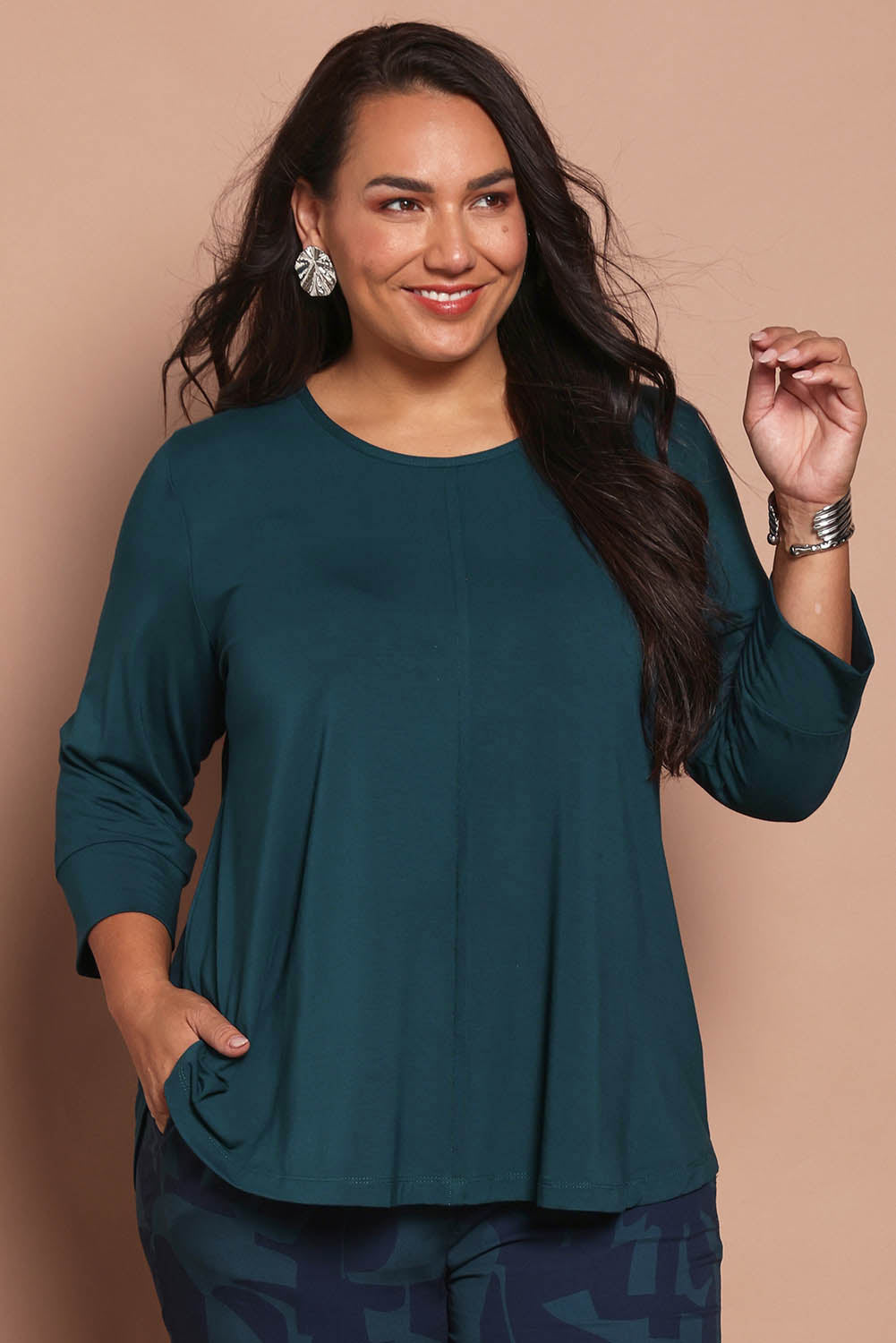 Model Ashleighf wearing size 16 of the Belle Luxe Bamboo Spliced Tee – Deeplagoon in colour Deeplagoon, in a cropped view