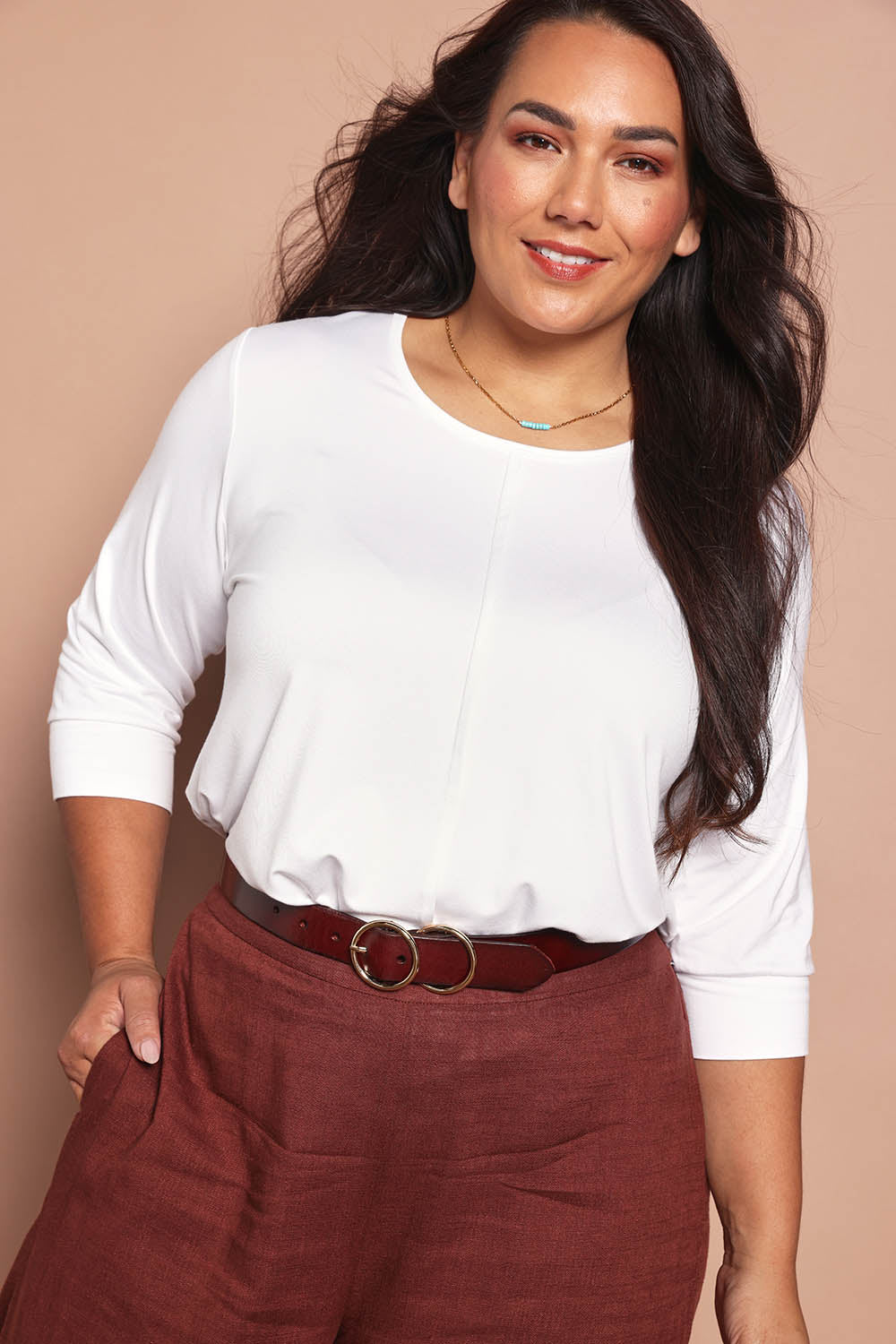 Model Ashleigh wearing size 16 of the Belle Luxe Bamboo Spliced Tee in colour Vanilla (White), from the front, cropped image