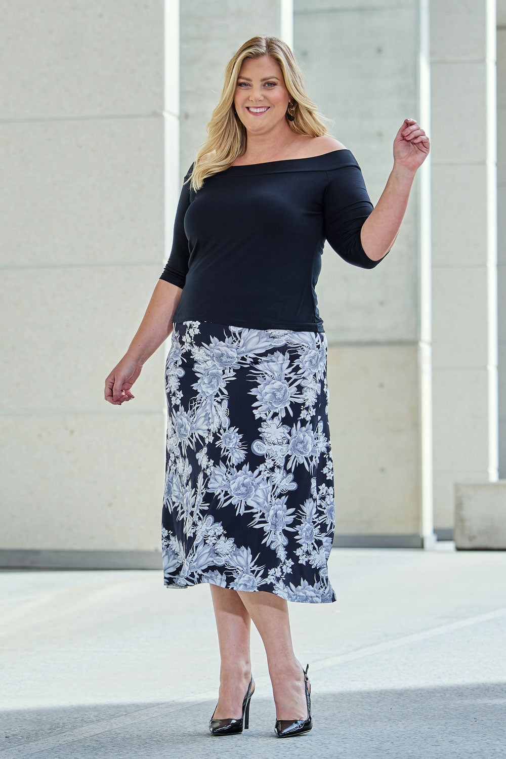 Model Caitlin wearing size 18 of the Belle Printed Flared Skirt in colour Blackgrey (Black), from the front, showing the whole outfit