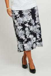 Model Monique wearing size 14 of the Belle Printed Flared Skirt in colour Blackgrey (Black), from the front, cropped image