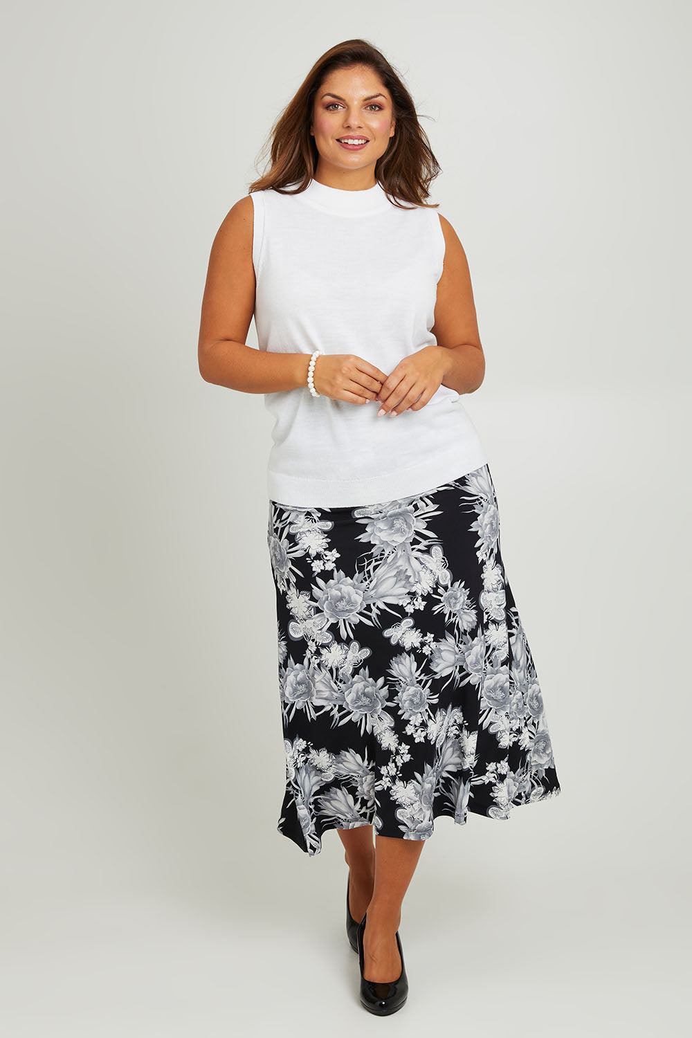 Model Monique wearing size 14 of the Belle Printed Flared Skirt in colour Blackgrey (Black), from the front, showing the whole outfit