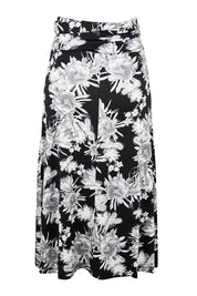 Product shot of the Belle Printed Flared Skirt in colour Blackgrey (Black), from the back