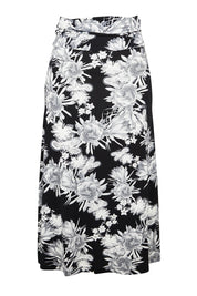 Product shot of the Belle Printed Flared Skirt in colour Blackgrey (Black), from the front