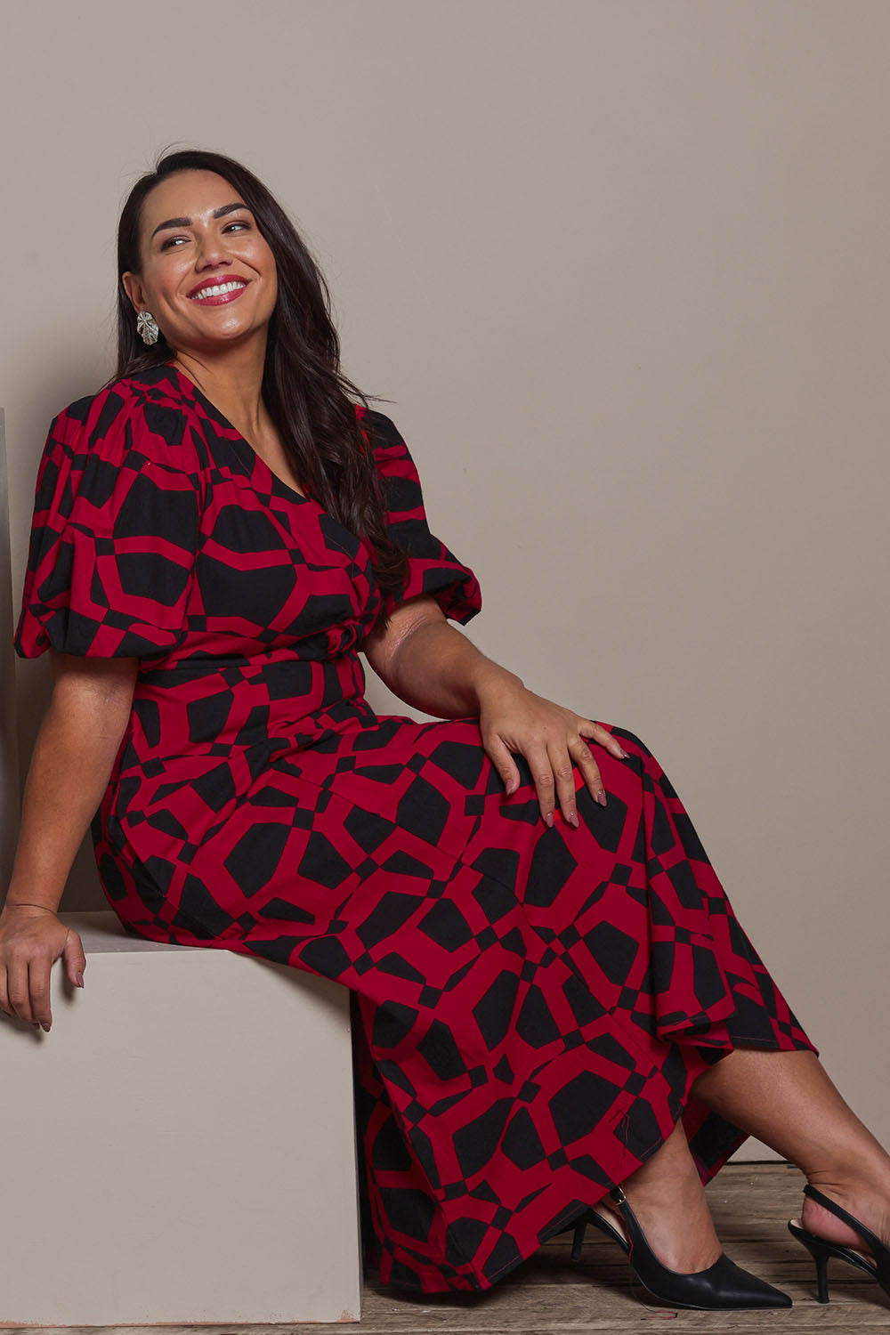 Model Ashleigh wearing size 16 of the Belle Printed Twist Knot Detail Cotton Dress in colour Blackrasp (Black), from the front, showing the whole outfit