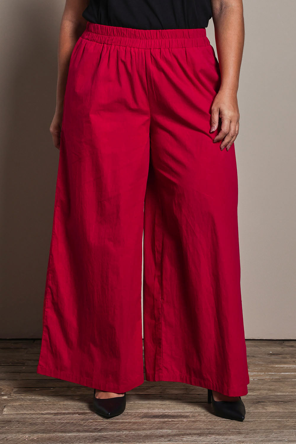 Model Ashleigh wearing size 16 of the Belle Cotton Palazzo Pant in colour Raspberry (Red), from the front, cropped image