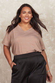 Model Ashleigh wearing size 16 of the Belle Striped Relaxed Fit Tee in colour Tanwhite, from the front, showing the whole outfit