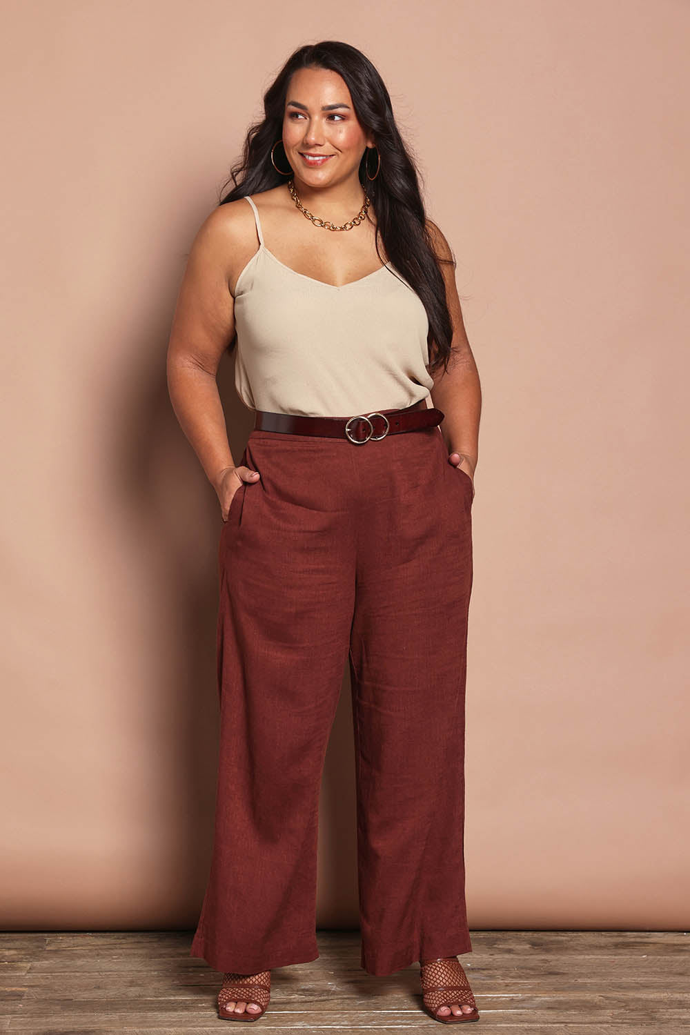 Model Ashleigh wearing size 16 of the Belle Linen Blend Wide Leg Pants in colour Cocoa, from the front, showing the whole outfit