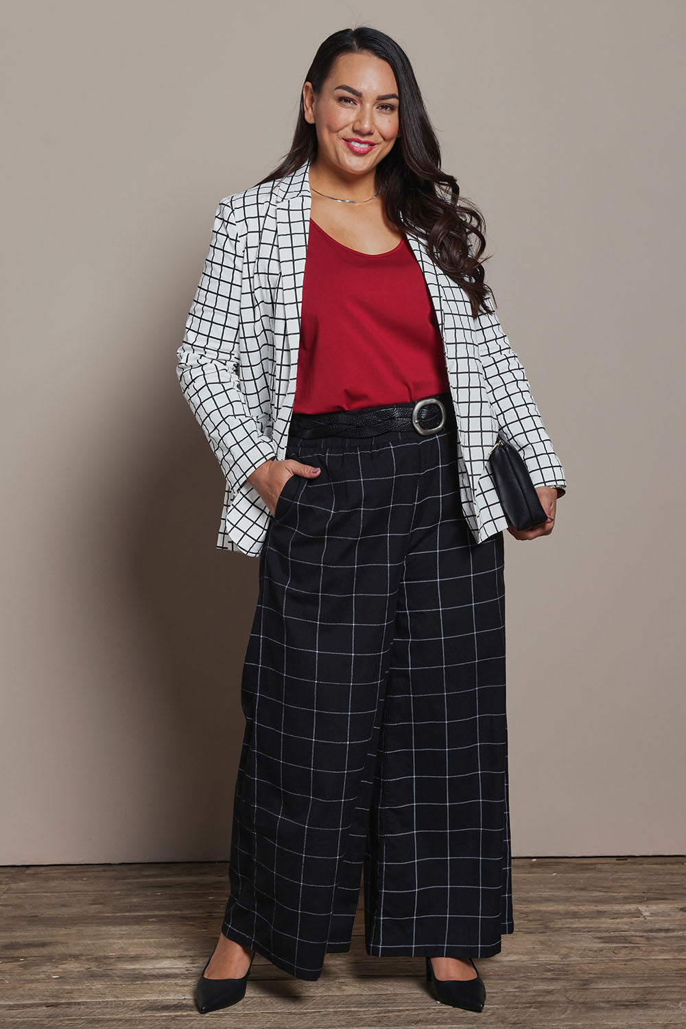 Model Ashleigh wearing size 16 of the Belle Printed Cotton Blazer in colour Whiteblack (White), from the front, showing the whole outfit