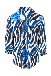 Product shot of the Belle Printed Shirred Sleeve Shirt in colour Bluezebra (Blue), from the back