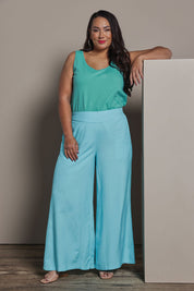 Model Ashleigh wearing size 16 of the Belle Pull On Palazzo Pants With Pockets in colour Aqua (Blue), from the front, showing the whole outfit