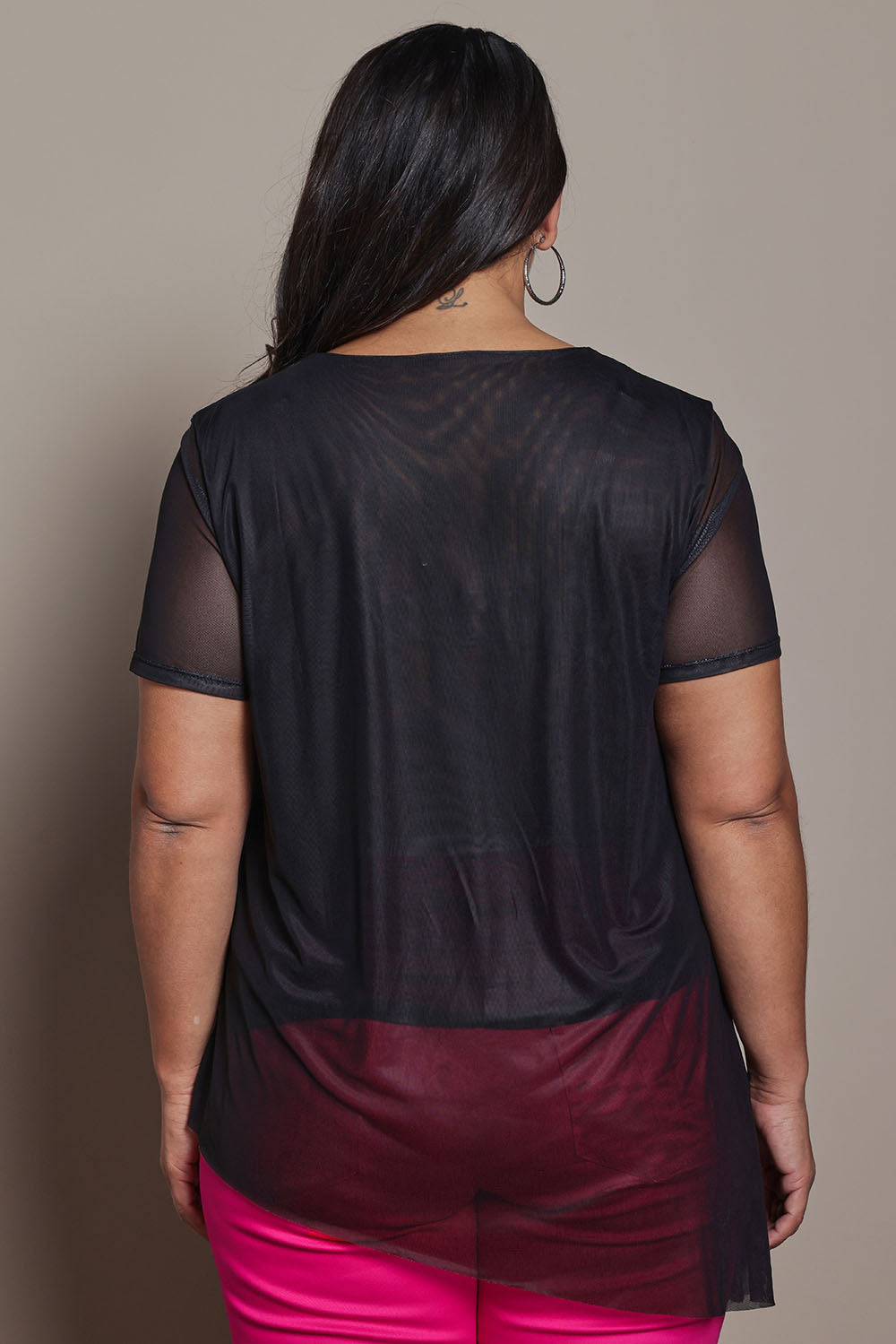 Model Ashleigh wearing size 16 of the Belle Printed Mesh Asymmetric Tee in colour Blackfleur (Black), from the back