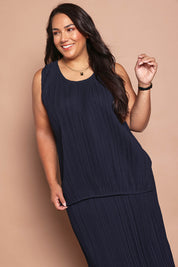 Model Ashleigh wearing size 16 of the Belle Crinkle No Iron Scoop Neck Tank in colour Darknavy (Blue), from the front, cropped image