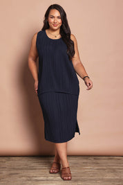 Model Ashleigh wearing size 16 of the Belle Crinkle No Iron Scoop Neck Tank in colour Darknavy (Blue), from the front, showing the whole outfit