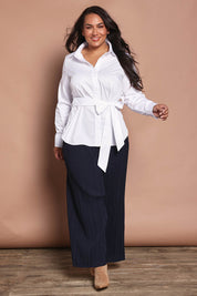 Model Ashleigh wearing size 16 of the Belle Crinkle No Iron Wide Leg Pant in colour Darknavy (Blue), from the front, showing the whole outfit