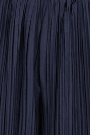 Product shot of the Belle Crinkle No Iron Wide Leg Pant in colour Darknavy (Blue), detail