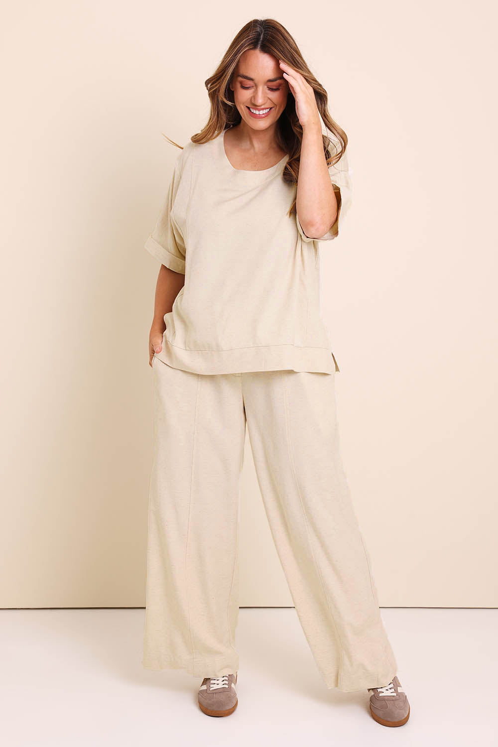 Model Lauraw wearing size 14 of the Belle Wear Anywhere Woven Linen Blend Tee  - Sand in colour Sand, from the front