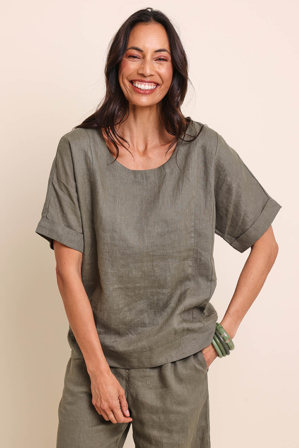 Model Amandam wearing size 10 of the Belle Easy Wear Linen Scoop Tee – Olive in colour Olive, in a cropped view