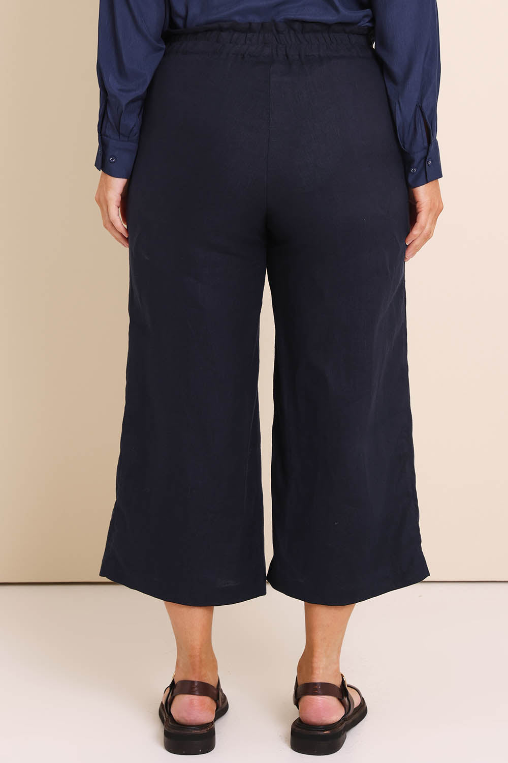 Model Lauraw wearing size 14 of the Belle Easy Wear Linen Pant – Navy in colour Navy, from the back