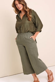 Model Lauraw wearing size 14 of the Belle Easy Wear Linen Pant – Olive in colour Olive, from the front