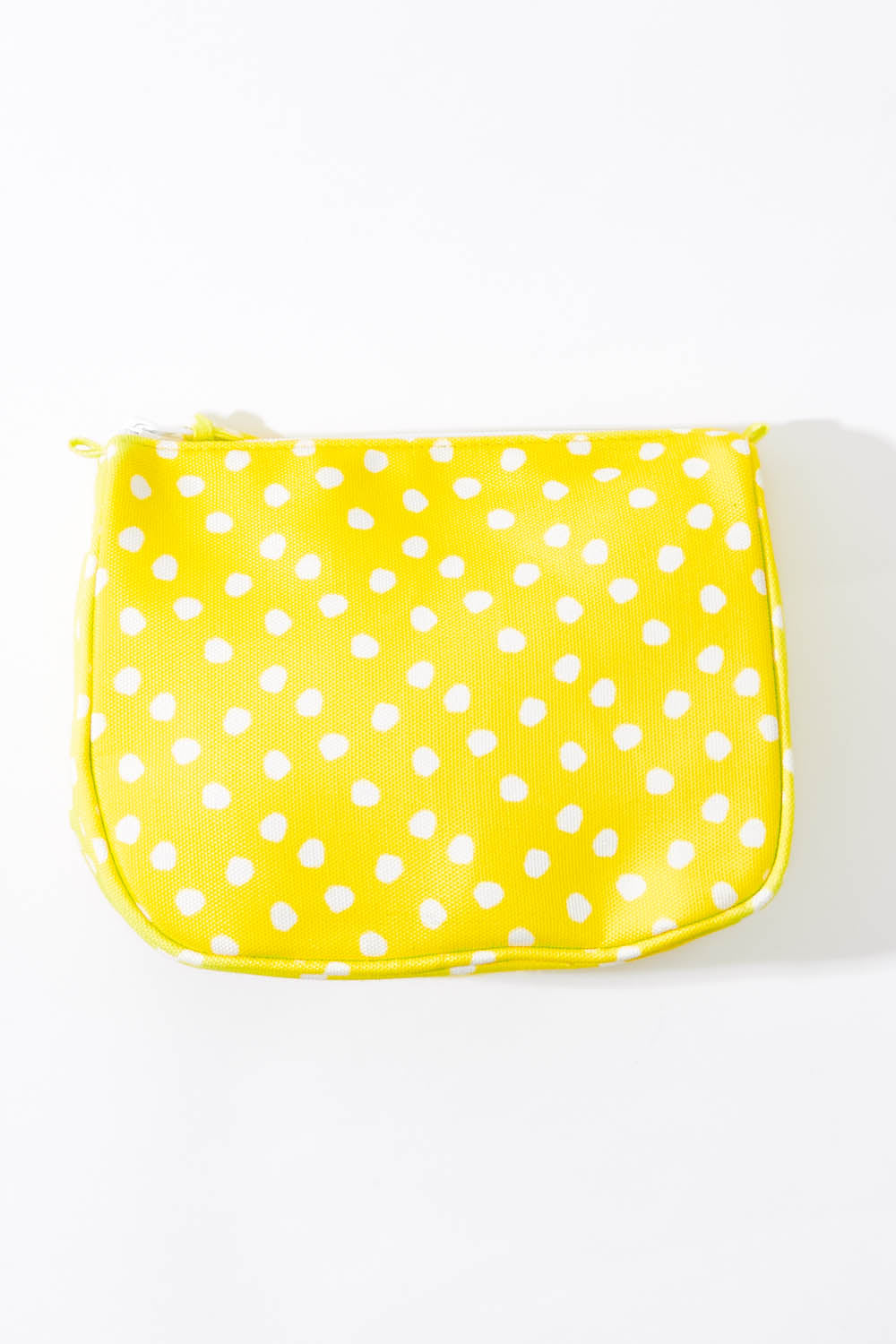 A model wearing size OneSize of the Toiletry Bag in colour Yellow, from the front, showing the whole outfit