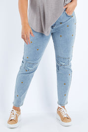 Model Sasha-Lee wearing size 16 of the Paper Daisy High Waisted Jeans in colour Denim (Blue), from the front, cropped image