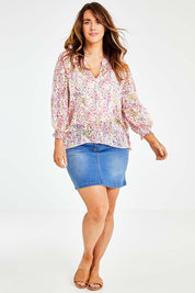 Model Laura wearing size 14 of the Bright As A Button Blouse in colour Confetti (White), from the front, showing the whole outfit
