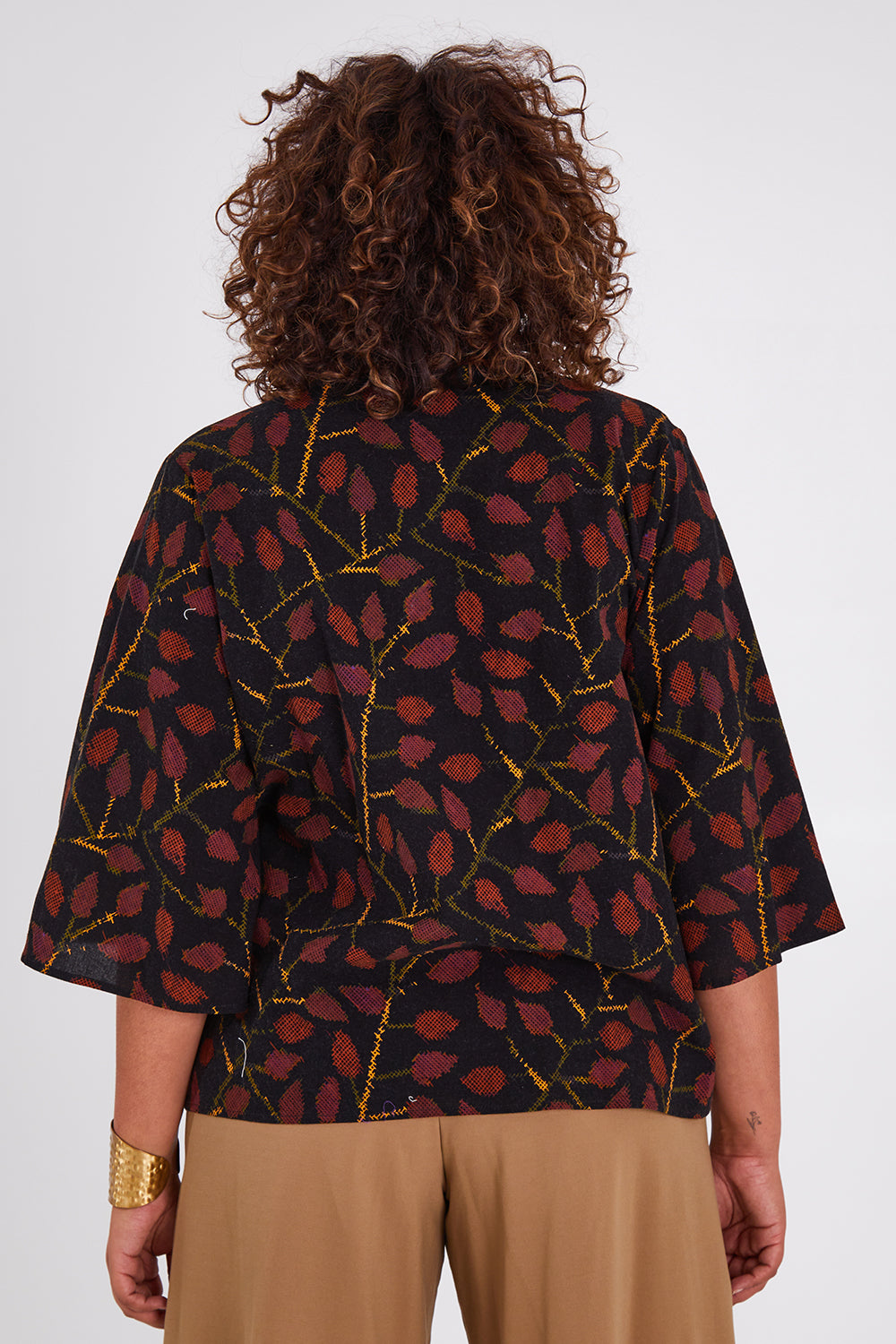 Model Anucia wearing size 14 of the You Colour My World Kimono in colour Blkfleur (Black), from the back