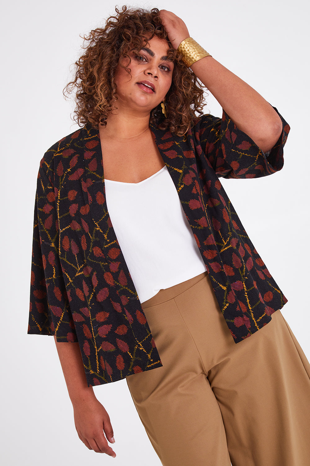 Model Anucia wearing size 14 of the You Colour My World Kimono in colour Blkfleur (Black), from the front, cropped image