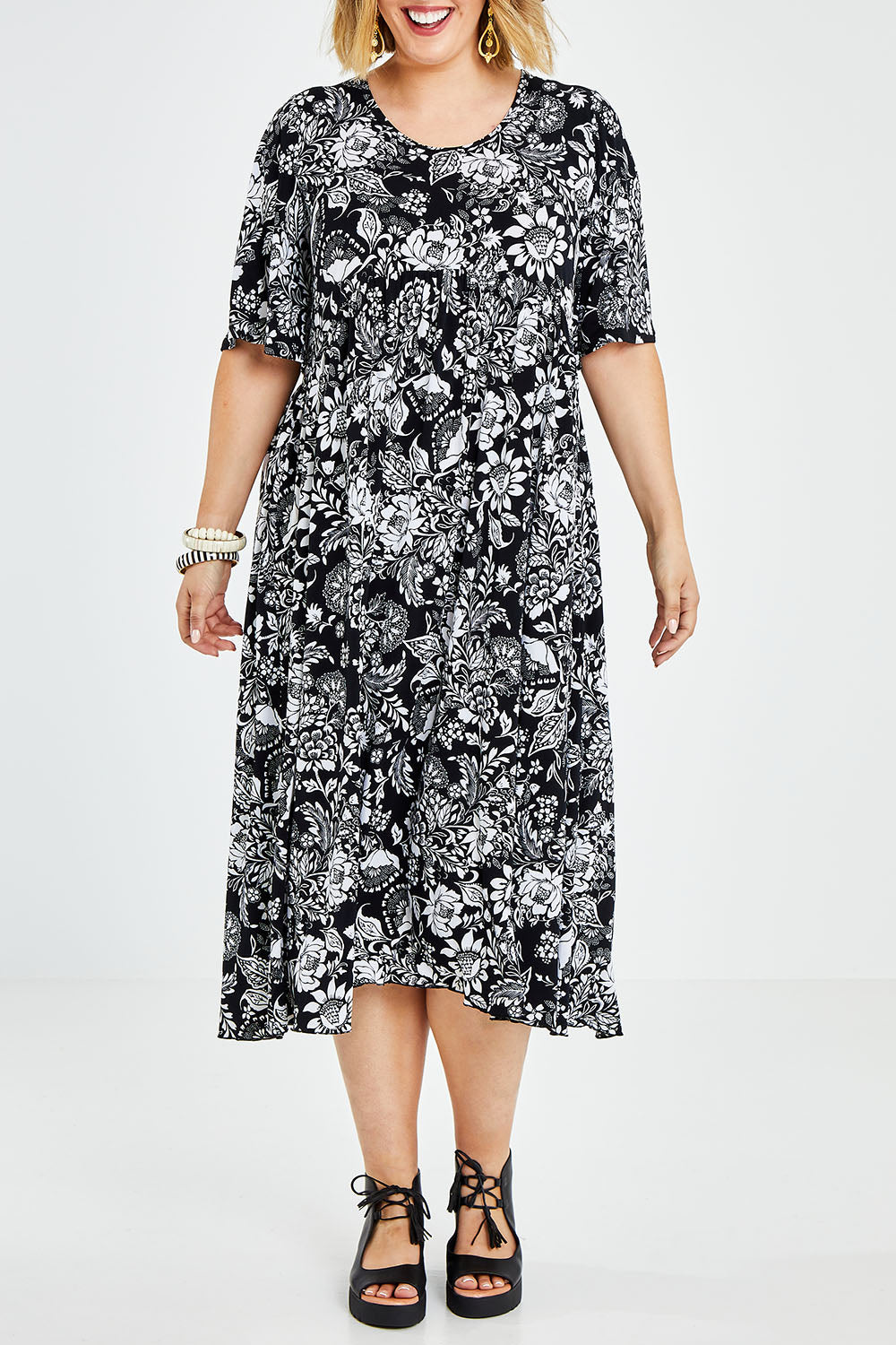 Model Jess wearing size 14 of the Swinging Hands With You Dress in colour Blackfleur (Black), from the front, cropped image