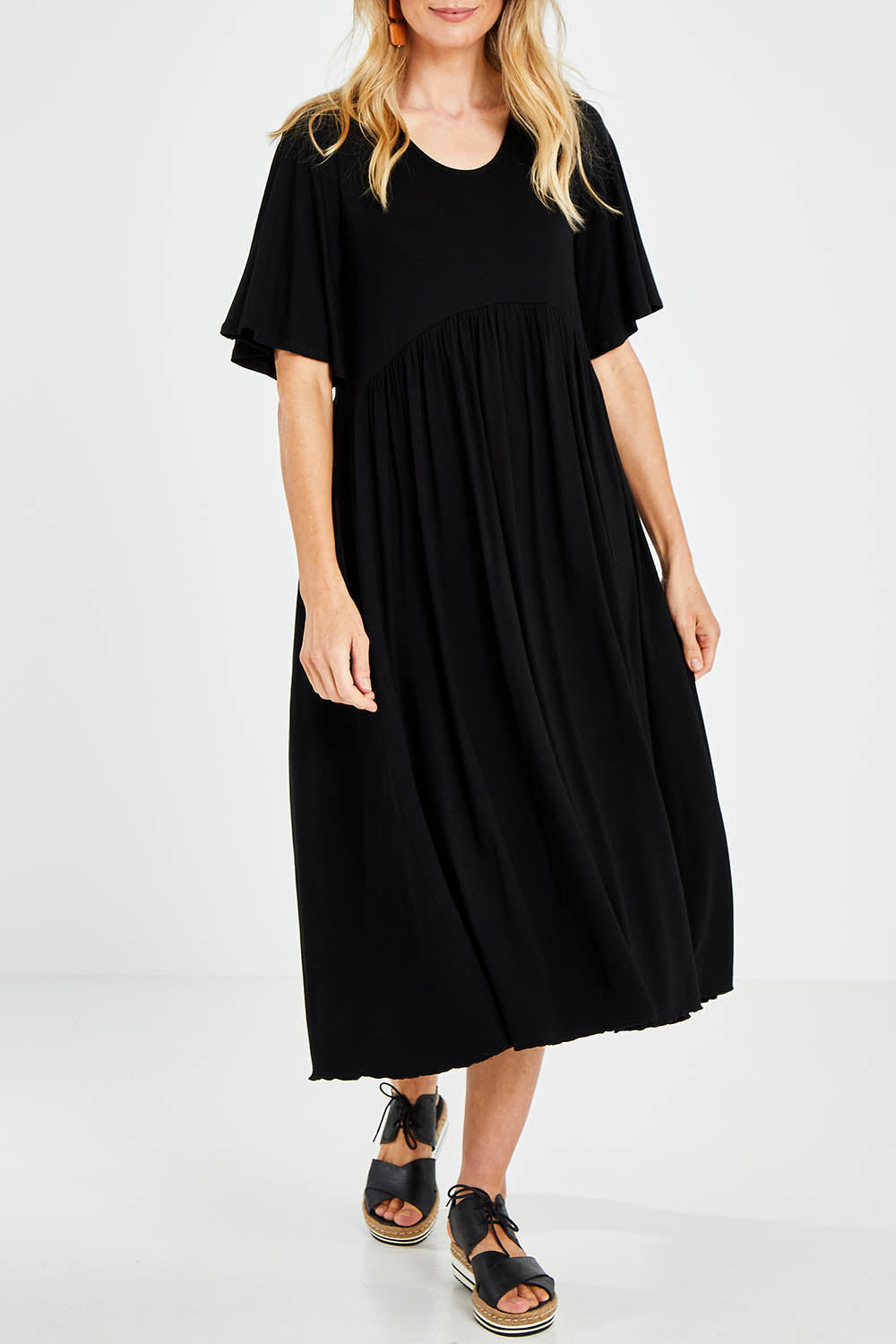 Model Kelly wearing size 10 of the Swinging Hands With You Dress in colour Black (Black), from the front, cropped image