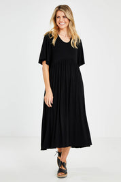 Model Kelly wearing size 10 of the Swinging Hands With You Dress in colour Black (Black), from the front, showing the whole outfit