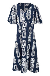 Product shot of the You Make Me Feel Like Dancing Dress in colour Navypais (Blue), from the front
