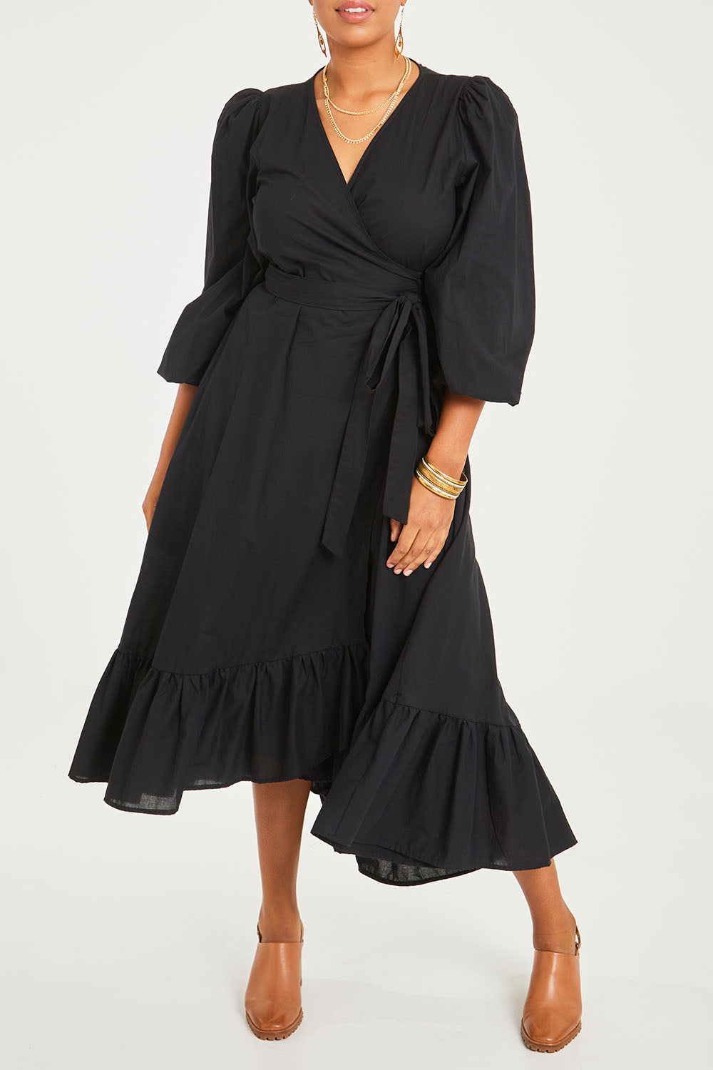 Model Noli wearing size 14 of the La Dolce Vita Long Sleeve Cotton Maxi Dress in colour Black (Black), from the front, cropped image