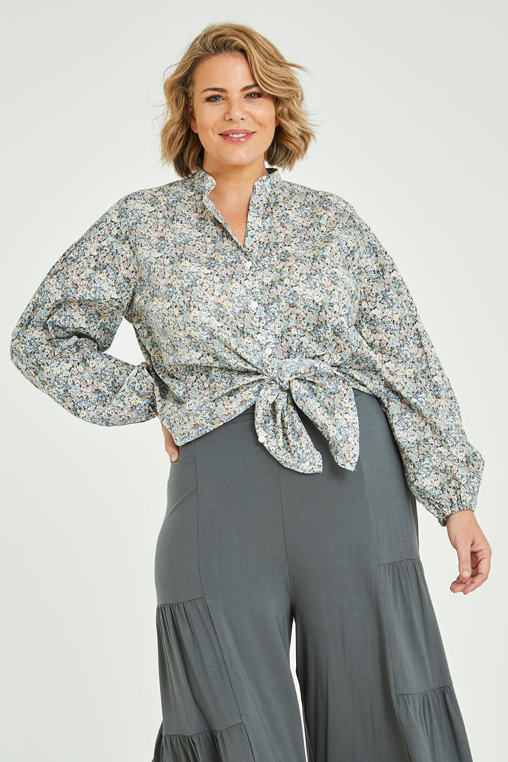 Model Fiona wearing size 16 of the You And Me Cotton Floral Blouse in colour Skyfleur (Blue), from the front, cropped image