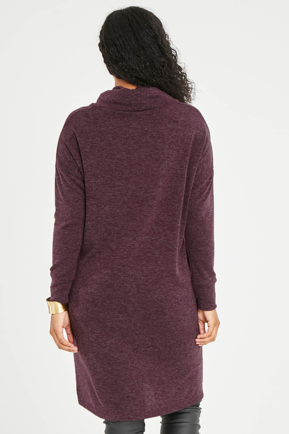 Model Noli wearing size 14 of the Cross My Heart Tunic in colour Wine (Purple), from the back