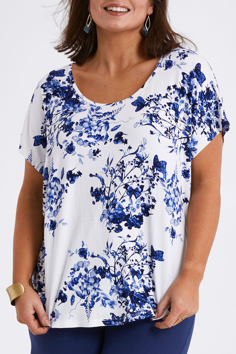 Model Monique wearing size 14 of the Falling Flowers Tee in colour Bluewhite (Blue), from the front, cropped image